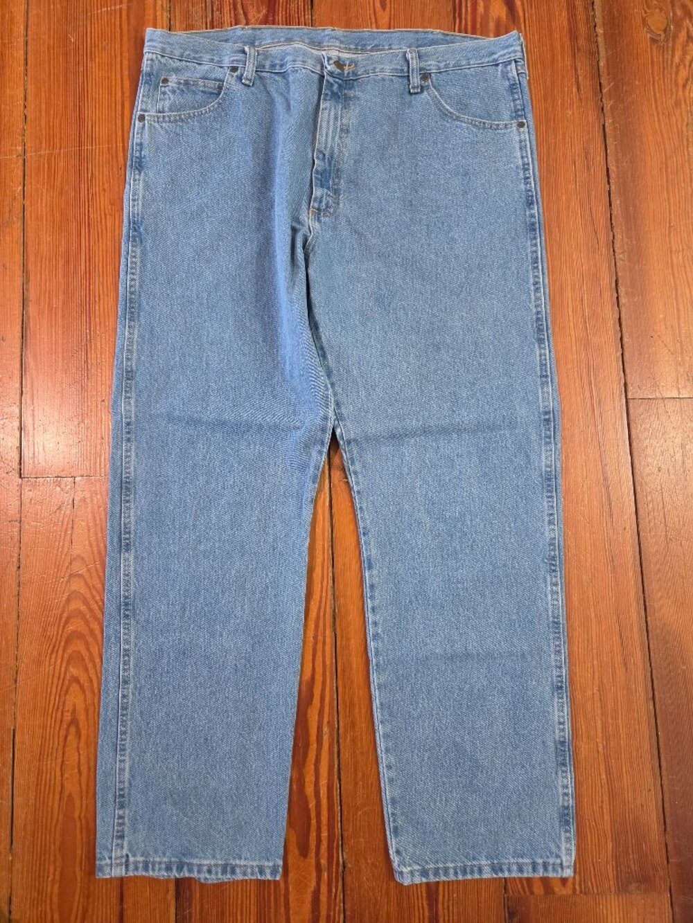 Men's Wrangler Rugged Wear Jeans 42x32 Blue Pants Relaxed Fit 100% Cotton
